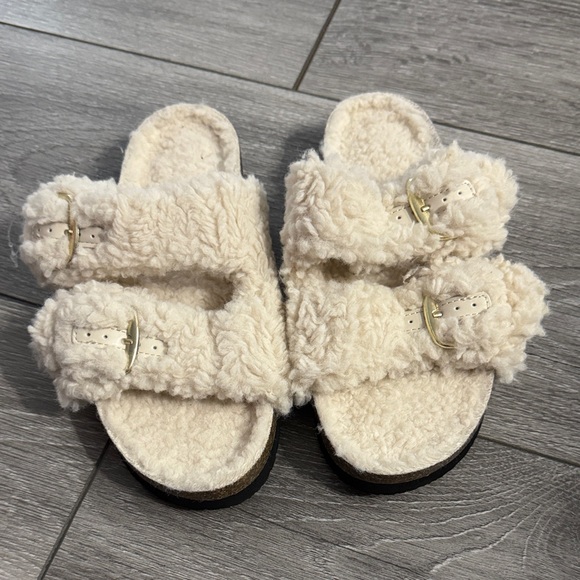 Shoes - NWOT Cozy Faux Fur Buckle Sandals